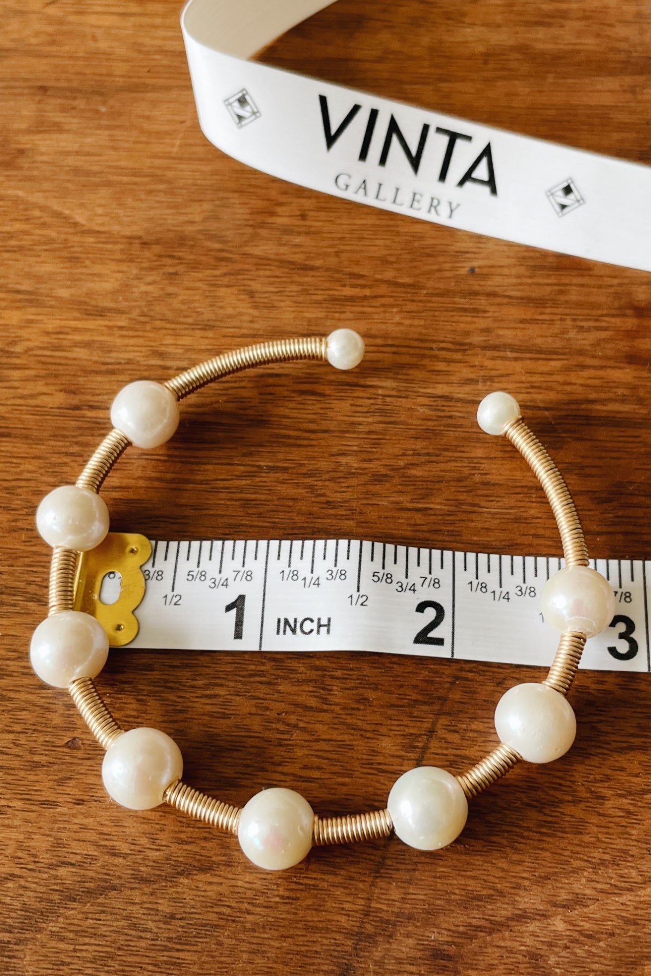 Susan Shaw Handcast Gold Bee on Genuine Freshwater Pearl Bracelet – En  Reverie